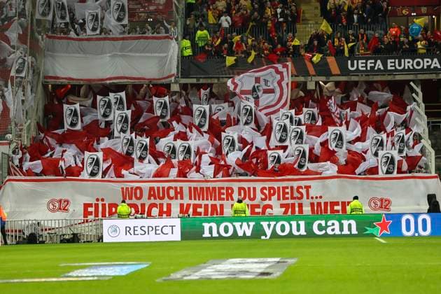 Fanblock SC Freiburg , Fussball, UEFA Europa League, Play-off 1. Spiel, 2023 2024, RC Lens vs. SC Freiburg, 15.02.2024, Stade Bollaert-Delelis, Lens, Frankreich Lens Stade Bollaert-Delelis Pas-de-Calais Frankreich Copyright: xGrantxHubbsx