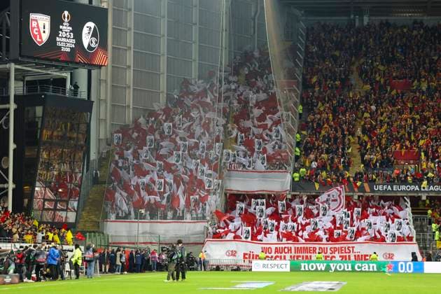 Fanblock SC Freiburg , Fussball, UEFA Europa League, Play-off 1. Spiel, 2023 2024, RC Lens vs. SC Freiburg, 15.02.2024, Stade Bollaert-Delelis, Lens, Frankreich Lens Stade Bollaert-Delelis Pas-de-Calais Frankreich Copyright: xGrantxHubbsx