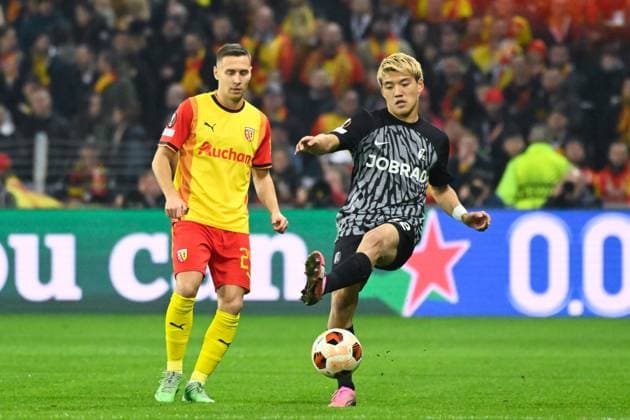 Ritsu Doan ( 42 - Fribourg ) and PRZEMYSLAW FRANKOWSKI ( 29 - Lens ) during the UEFA Europa League match between Racing Club Lens and SC Freiburg at Stade Felix Bollaert on February 15, 2024 in Lens, France. ( Photo by federico pestellini panoramic ) - FOOTBALL : Lens vs Fribourg - Europa League - 15 02 2024 FedericoPestellini Panoramic 