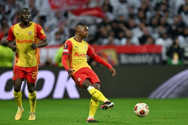 240215 RC Lens vs SC Freiburg David Pereira Da Costa (10) of RC Lens pictured in action with Massadio Haidara (21) of RC Lens behind him during the Uefa Europa League play-off -first leg game in the 2023-2024 season between Racing Club de Lens and SC Freiburg on February 15 , 2024 in Lens, France. (Photo by David Catry Isosport) LENS FRANCE  Copyright: xx 438664