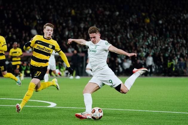 Anton Geisser 15.02.2024 Stadion Wankdorf Fussball Herren Saison 2023 2024 Europa League BSC Young Boys - Sporting Clube de Portugal. Bild : Levin Blum (YB) gegen Viktor Gyoerkeres (Sporting Lissabon) (r) Aktion Zweikampf