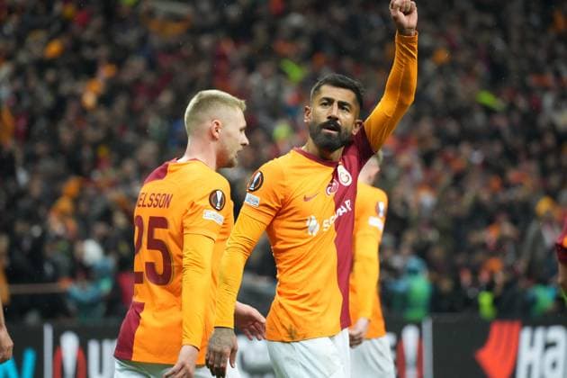 Kerem Demirbay of Galatasaray celebrates after scoring the first goal of his team with teammates during the UEFA Europa League 2023 24 round of 16 first leg match between Galatasaray A.S. and AC Sparta Praha at Ali Sami Yen Arena on February 15, 2024 in Istanbul, Turkey. Istanbul Turkey Copyright: xSeskimPhotox Gsaray-SpartaPraha-15224 (21)