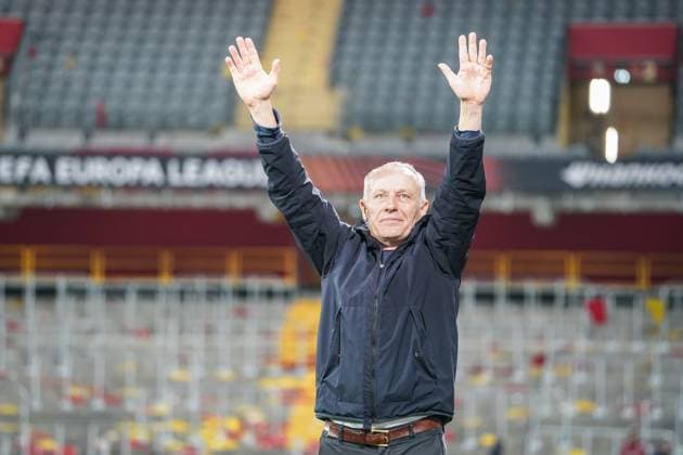 Fußball: UEFA Europa League 2023 2024, k.-o.-Runden-Play-offs, RC Lens - SC Freiburg, Stadion Bollaert-Delelis (Lens): Freiburgs Trainer Christian Streich Lens Bollaert-Delelis Stadium Frankreich Copyright: xJoeranxSteinsiekx