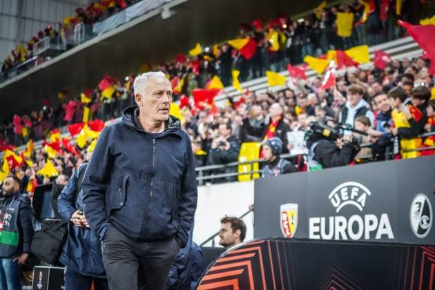Fußball: UEFA Europa League 2023 2024, k.-o.-Runden-Play-offs, RC Lens - SC Freiburg, Stadion Bollaert-Delelis (Lens): Freiburgs Trainer Christian Streich Lens Bollaert-Delelis Stadium Frankreich Copyright: xJoeranxSteinsiekx