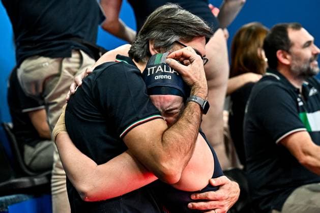 Members of team Italy celebrate the Olympic qualification after the Water polo, Wasserball women classification 7th 8th place match between team Canada (white caps) and team Italy (blue caps) of the 21st World Aquatics Championships at the Aspire Dome in Doha (Qatar), February 16, 2024. GiorgioXScala