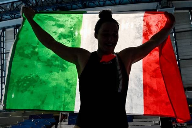 Caterina Banchelli of Italy celebrates the Olympic qualification after the Water polo, Wasserball women classification 7th 8th place match between team Canada (white caps) and team Italy (blue caps) of the 21st World Aquatics Championships at the Aspire Dome in Doha (Qatar), February 16, 2024. GiorgioXScala