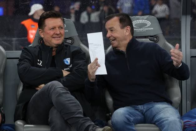 16.02.2024, xtgx, Fussball - 2.Bundesliga, Hertha BSC Berlin - 1.FC Magdeburg emspor, v.l. Christian Titz (Magdeburg, Trainer) und Otmar Schork (Magdeburg, sportlicher Leiter) (DFL DFB REGULATIONS PROHIBIT ANY USE OF PHOTOGRAPHS as IMAGE SEQUENCES and or QUASI-VIDEO) Berlin