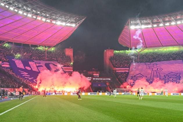 2. Bundesliga - Hertha BSC Berlin - 1. FC Magdeburg am 16.02.2024 im Olympiastadion in Berlin Choreografie der Fans aus Magdeburg.