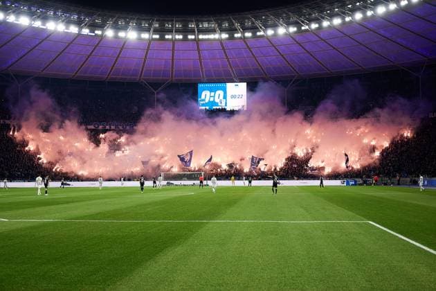 Stimmungsbild Olympiastadion Berlin, Hertha BSC Berlin Fans, Pyrotechnik, GER, Hertha BSC vs. 1. FC Magdeburg, Fussball Herren, 2. Bundesliga, Saison 2023 2024, 22. Spieltag, 16.02.2024. (DFL REGULATIONS PROHIBIT ANY USE OF PHOTOGRAPHS AS IMAGE SEQUENCES AND OR QUASI - VIDEO). GER, Hertha BSC vs. 1. FC Magdeburg, Fussball Herren, 2. Bundesliga, Saison 2023 2024, 22. Spieltag, 16.02.2024. Berlin