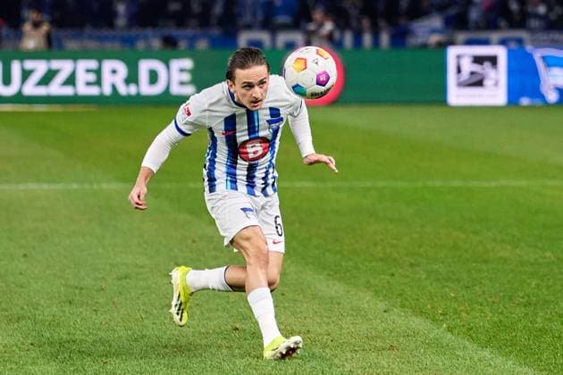Michal Karbownik (Hertha BSC, 06), GER, Hertha BSC vs. 1. FC Magdeburg, Fussball Herren, 2. Bundesliga, Saison 2023 2024, 22. Spieltag, 16.02.2024. (DFL REGULATIONS PROHIBIT ANY USE OF PHOTOGRAPHS AS IMAGE SEQUENCES AND OR QUASI - VIDEO). GER, Hertha BSC vs. 1. FC Magdeburg, Fussball Herren, 2. Bundesliga, Saison 2023 2024, 22. Spieltag, 16.02.2024. Berlin