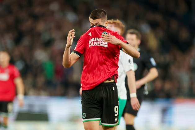 Nicolo Tresoldi (Hannover 96) schaut enttaeuscht, 2. Bundesliga, Hannover 96 vs SpVgg Greuther Fuerth, HDI-Arena, 16.02.2024, Hannover, Deutschland.