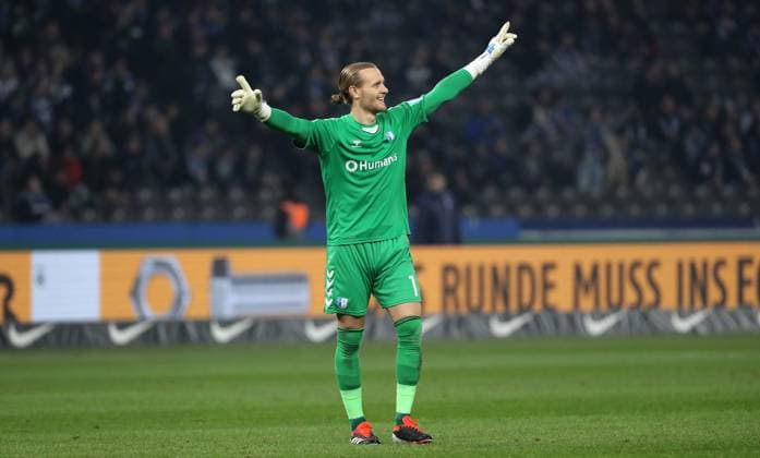 Torwart Dominik Reimann jubelt nach 0:1 durch Baris Atik Freude Emotion Jubel Fußball Fussball DFL 2.Bundesliga Herren 22.Spieltag Saison 2023 2024 16.02.2024 Hertha BSC Berlin vs. 1.FC Magdeburg FCM DFL regulations prohibit any use of photographs as image sequences and or quasi-video