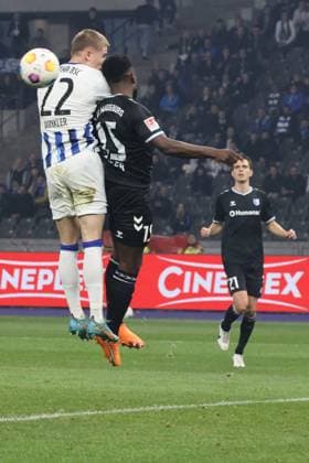 DEU, DFL, 2. FBL, Hertha BSC vs. 1.FC Magdeburg, 16.02.2024, Berliner Olympiastadion, Berlin, DEU, DFL, 2. FBL, Hertha BSC vs. 1.FC Magdeburg, im Bild Marten Winkler (Hertha BSC Berlin 22), Daniel Heber (1.FC Magdeburg 15), Tobias Mueller (1.FC Magdeburg 21) DFL - regulations prohibit any use of Photographs as image sequences and or quasi-video Foto: Juergen Engler nordphoto GmbH