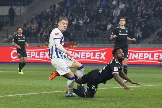 DEU, DFL, 2. FBL, Hertha BSC vs. 1.FC Magdeburg, 16.02.2024, Berliner Olympiastadion, Berlin, DEU, DFL, 2. FBL, Hertha BSC vs. 1.FC Magdeburg, im Bild Marten Winkler (Hertha BSC Berlin 22), Daniel Heber (1.FC Magdeburg 15), Tobias Mueller (1.FC Magdeburg 21) DFL - regulations prohibit any use of Photographs as image sequences and or quasi-video Foto: Juergen Engler nordphoto GmbH