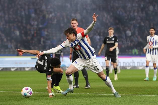 16.02.2024, xtgx, Fussball - 2.Bundesliga, Hertha BSC Berlin - 1.FC Magdeburg emspor, v.l. Herbert Bockhorn (Magdeburg, 7), Fabian Reese (Hertha, 11) Zweikampf, Duell, Kampf, tackle (DFL DFB REGULATIONS PROHIBIT ANY USE OF PHOTOGRAPHS as IMAGE SEQUENCES and or QUASI-VIDEO) Berlin