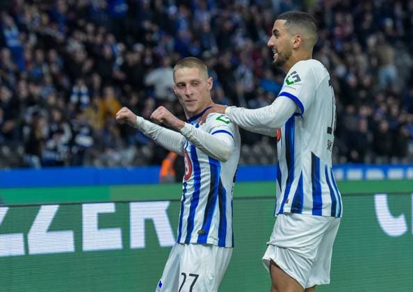 Fussball 2. Bundesliga, Hertha BSC - 1. FC Magdeburg 16.02.2024, xdanx, Fussball 2. Bundesliga, Hertha BSC - 1. FC Magdeburg, v.l. Jubel nach dem 2:1 durch Palko Dardai (Hertha BSC 27)Aymen Barkok (Hertha BSC 18),Jubel (DFL DFB REGULATIONS PROHIBIT ANY USE OF PHOTOGRAPHS as IMAGE SEQUENCES and or QUASI-VIDEO) Foto: Daniel Lakomski Mix1 Berlin Olympiastadion Berlin Berlin Deutschland (DE)