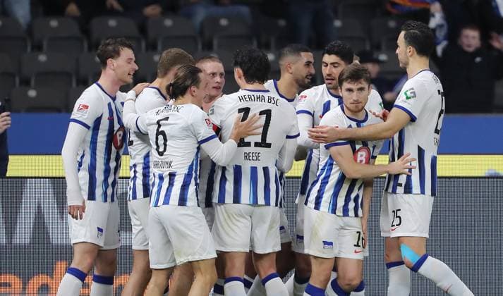 4.v.l. Palko Dardai jubelt nach 2:1 mit Reamkollegen Freude Emotion Jubel Fußball Fussball DFL 2.Bundesliga Herren 22.Spieltag Saison 2023 2024 16.02.2024 Hertha BSC Berlin vs. 1.FC Magdeburg FCM DFL regulations prohibit any use of photographs as image sequences and or quasi-video
