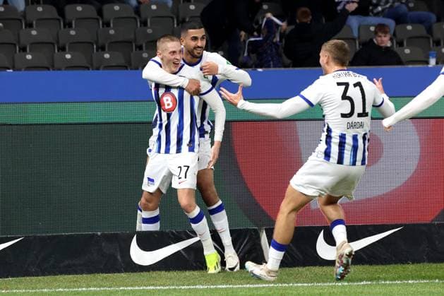 DEU, DFL, 2. FBL, Hertha BSC vs. 1.FC Magdeburg, 16.02.2024, Berliner Olympiastadion, Berlin, DEU, DFL, 2. FBL, Hertha BSC vs. 1.FC Magdeburg, im Bild 2:1 durch Palko Dardai (Hertha BSC Berlin 27), Aymen Barkok (Hertha BSC Berlin 18), Marton Dardai (Hertha BSC Berlin 31) DFL - regulations prohibit any use of Photographs as image sequences and or quasi-video Foto: Juergen Engler nordphoto GmbH