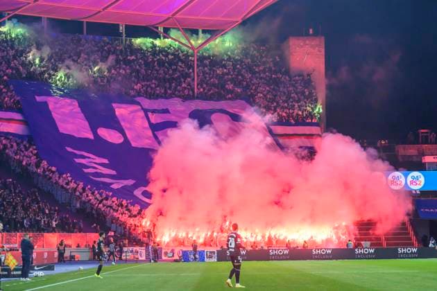 Pyro, Feuerwerk, Bengalos, Hertha BSC - 1. FC Magdeburg, 2. Bundesliga, Fussball, DFB, Spielzeit 2023 2024, 22. Spieltag, Olympia - Stadion Berlin, DFB DFL REGULATIONS PROHIBIT ANY USE OF PHOTOGRAPHS AS IMAGE SEQUENCES AND OR QUASI-VIDEO, 16.02. 2024, Foto: HMB Media Uwe Koch