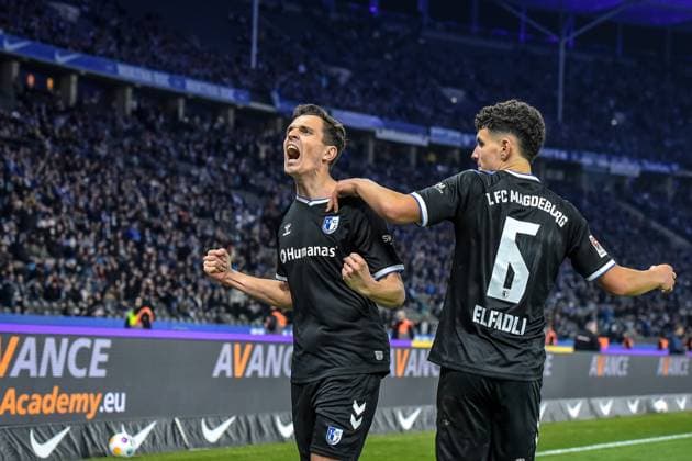 Fussball 2. Bundesliga, Hertha BSC - 1. FC Magdeburg 16.02.2024, xdanx, Fussball 2. Bundesliga, Hertha BSC - 1. FC Magdeburg, v.l. Tobias Mueller (1. FC Magdeburg 21),Jubel nach dem 2:2,Daniel Elfadli (1. FC Magdeburg 6) (DFL DFB REGULATIONS PROHIBIT ANY USE OF PHOTOGRAPHS as IMAGE SEQUENCES and or QUASI-VIDEO) Foto: Daniel Lakomski Mix1 Berlin Olympiastadion Berlin Berlin Deutschland (DE)