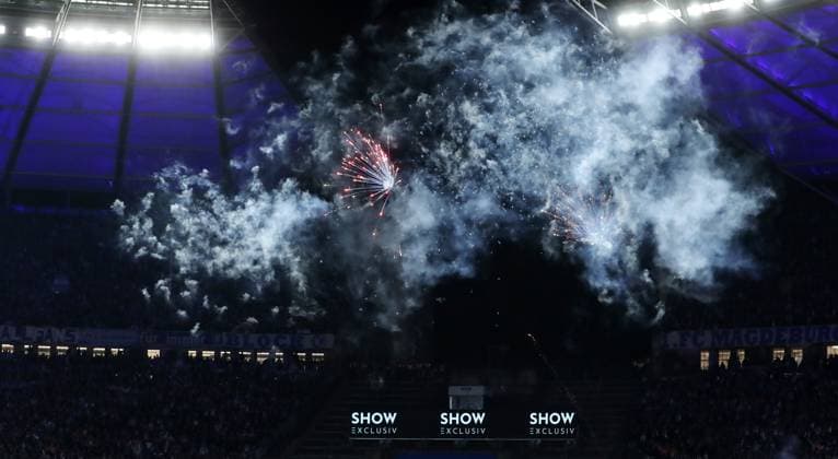 Pyrotechnik, Bengalos, Feuerwerk der Magdeburger Fans Fußball Fussball DFL 2.Bundesliga Herren 22.Spieltag Saison 2023 2024 16.02.2024 Hertha BSC Berlin vs. 1.FC Magdeburg FCM DFL regulations prohibit any use of photographs as image sequences and or quasi-video