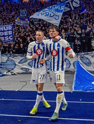 Fussball, Herren, Saison 2023 2024, 2. Bundesliga (22. Spieltag), Hertha BSC - 1. FC Magdeburg, v. l. Palko Dardai (Hertha BSC), Fabian Reese (Hertha BSC), Jubel nach Tor zum 3:2, 16.02. 2024,