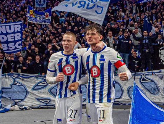 Fussball, Herren, Saison 2023 2024, 2. Bundesliga (22. Spieltag), Hertha BSC - 1. FC Magdeburg, v. l. Palko Dardai (Hertha BSC), Fabian Reese (Hertha BSC), Jubel nach Tor zum 3:2, 16.02. 2024,
