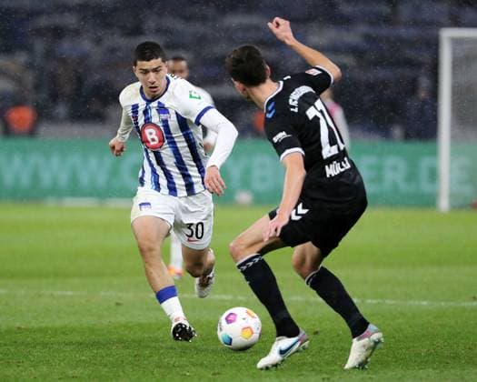 Ibrahim Maza, Tobias Müller Zweikampf Spielszene Aktion Fußball Fussball DFL 2.Bundesliga Herren 22.Spieltag Saison 2023 2024 16.02.2024 Hertha BSC Berlin vs. 1.FC Magdeburg FCM DFL regulations prohibit any use of photographs as image sequences and or quasi-video