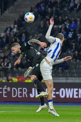 Fussball 2. Bundesliga, Hertha BSC - 1. FC Magdeburg 16.02.2024, xdanx, Fussball 2. Bundesliga, Hertha BSC - 1. FC Magdeburg, v.l. Luc Castaignos (1. FC Magdeburg 9),Marton Dardai (Hertha BSC 31),Zweikampf, Duell, Kampf, tackle (DFL DFB REGULATIONS PROHIBIT ANY USE OF PHOTOGRAPHS as IMAGE SEQUENCES and or QUASI-VIDEO) Foto: Daniel Lakomski Mix1 Berlin Olympiastadion Berlin Berlin Deutschland (DE)