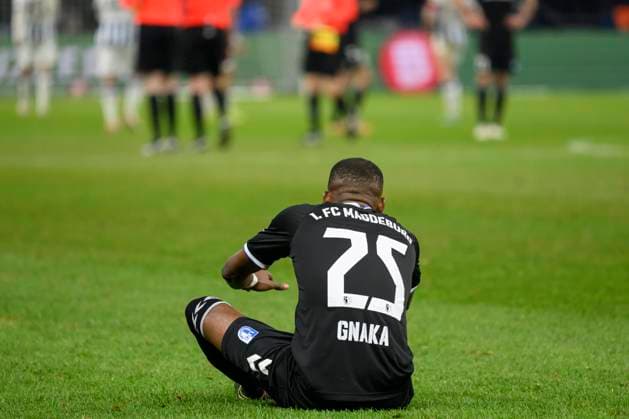 Silas Gnaka (1.FC Magdeburg, 25), traurig, deprimiert, sauer, Abpfiff und Sieg fuer Hertha, Endstand 3:2, Hertha BSC - 1. FC Magdeburg, 2. Bundesliga, Fussball, DFB, Spielzeit 2023 2024, 22. Spieltag, Olympia - Stadion Berlin, DFB DFL REGULATIONS PROHIBIT ANY USE OF PHOTOGRAPHS AS IMAGE SEQUENCES AND OR QUASI-VIDEO, 16.02. 2024, Foto: HMB Media Uwe Koch