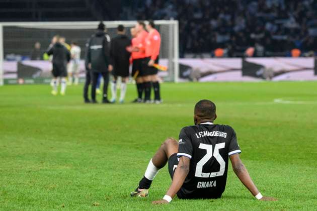 Silas Gnaka (1.FC Magdeburg, 25), traurig, deprimiert, sauer, Abpfiff und Sieg fuer Hertha, Endstand 3:2, Hertha BSC - 1. FC Magdeburg, 2. Bundesliga, Fussball, DFB, Spielzeit 2023 2024, 22. Spieltag, Olympia - Stadion Berlin, DFB DFL REGULATIONS PROHIBIT ANY USE OF PHOTOGRAPHS AS IMAGE SEQUENCES AND OR QUASI-VIDEO, 16.02. 2024, Foto: HMB Media Uwe Koch