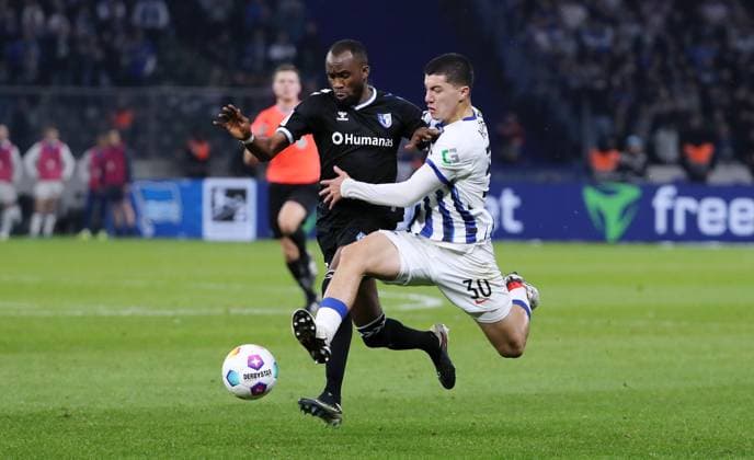 Silas Gnaka, Ibrahim Maza Zweikampf Spielszene Aktion Fußball Fussball DFL 2.Bundesliga Herren 22.Spieltag Saison 2023 2024 16.02.2024 Hertha BSC Berlin vs. 1.FC Magdeburg FCM DFL regulations prohibit any use of photographs as image sequences and or quasi-video