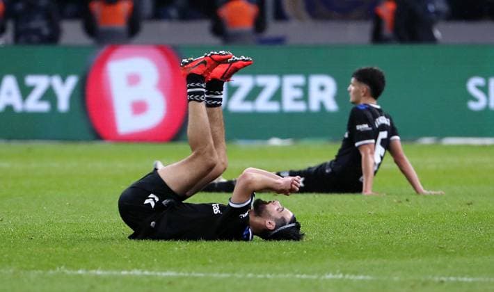 Mohammed El Hankouri, Jamie Lawrence enttäuscht nach Spielende Enttäuschung Fußball Fussball DFL 2.Bundesliga Herren 22.Spieltag Saison 2023 2024 16.02.2024 Hertha BSC Berlin vs. 1.FC Magdeburg FCM DFL regulations prohibit any use of photographs as image sequences and or quasi-video