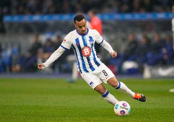 Germany, Berlin, 16.02.2024, Olympic Stadium, Hertha BSC vs 1.FC Magdeburg - 2. Bundesliga, Bilal Hussein (Hertha BSC) controls the ball Berlin Olympic Stadium Berlin Germany