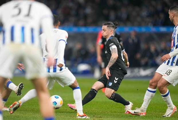 Germany, Berlin, 16.02.2024, Olympic Stadium, Hertha BSC vs 1.FC Magdeburg - 2. Bundesliga, Baris Atik (1.FC Magdeburg) controls the ball Berlin Olympic Stadium Berlin Germany