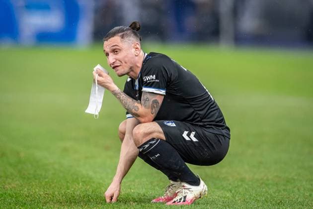 2. Fußball Bundesliga, Hertha BSC vs 1. FC Magdeburg. Berlin, 16.02.2024 Baris Atik (1. FC Magdeburg, 23) Frustriert nach Niederlage 2. Fußball Bundesliga, Hertha BSC vs 1. FC Magdeburg, Olympiastadion, Berlin, 16.02.2024 DFL REGULATIONS PROHIBIT ANY USE OF PHOTOGRAPHS AS IMAGE SEQUENCES AND OR QUASI-VIDEO.