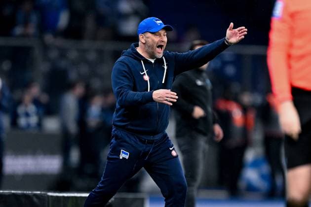 2. Bundesliga - Hertha BSC Berlin - 1. FC Magdeburg am 16.02.2024 im Olympiastadion in Berlin Trainer Pal Dardai (Hertha BSC Berlin) unzufrieden, enttäuscht, enttaeuscht, niedergeschlagen.