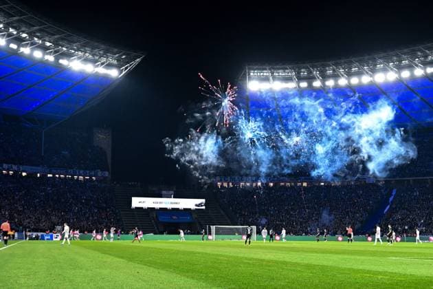 2. Bundesliga - Hertha BSC Berlin - 1. FC Magdeburg am 16.02.2024 im Olympiastadion in Berlin Fans aus Magdeburg mit einen Feuerwerk