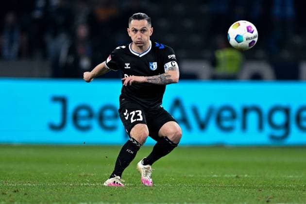 2. Bundesliga - Hertha BSC Berlin - 1. FC Magdeburg am 16.02.2024 im Olympiastadion in Berlin BarÄ±s Atik (FC Magdeburg) am Ball.