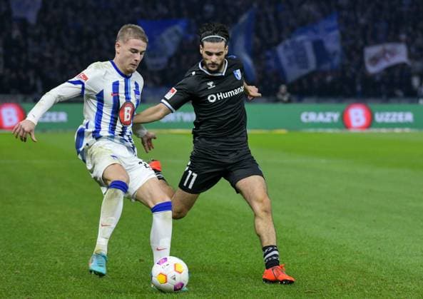 Fussball 2. Bundesliga, Hertha BSC - 1. FC Magdeburg 16.02.2024, xdanx, Fussball 2. Bundesliga, Hertha BSC - 1. FC Magdeburg, v.l. Marten Winkler (Hertha BSC 22),Mohammed El Hankouri (1. FC Magdeburg 11),Zweikampf, Duell, Kampf, tackle (DFL DFB REGULATIONS PROHIBIT ANY USE OF PHOTOGRAPHS as IMAGE SEQUENCES and or QUASI-VIDEO) Foto: Daniel Lakomski Mix1 Berlin Olympiastadion Berlin Berlin Deutschland (DE)