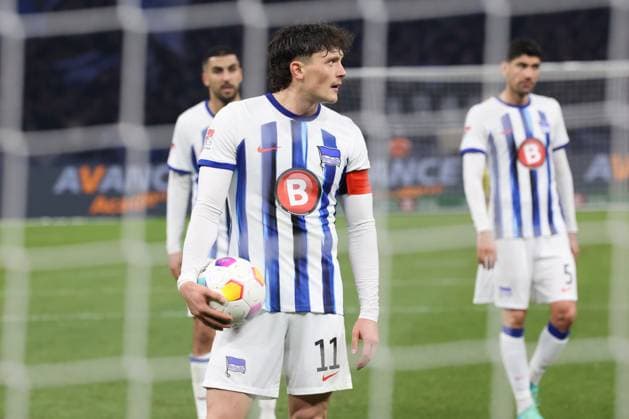 DEU, DFL, 2. FBL, Hertha BSC vs. 1.FC Magdeburg, 16.02.2024, Berliner Olympiastadion, Berlin, DEU, DFL, 2. FBL, Hertha BSC vs. 1.FC Magdeburg, im Bild vor 11m, Fabian Reese (Hertha BSC Berlin 11) DFL - regulations prohibit any use of Photographs as image sequences and or quasi-video Foto: Juergen Engler nordphoto GmbH