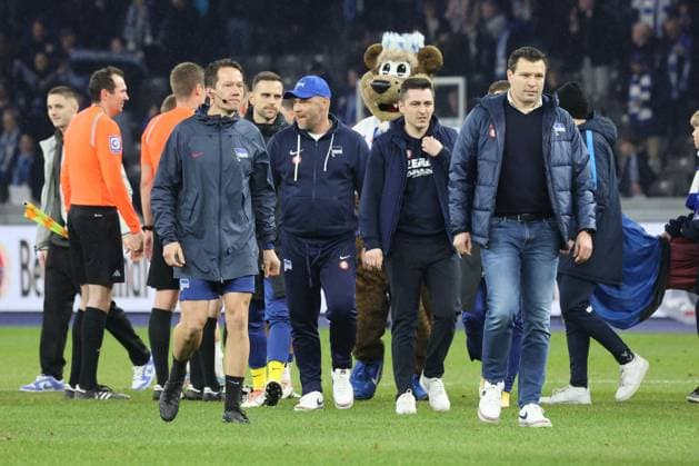 DEU, DFL, 2. FBL, Hertha BSC vs. 1.FC Magdeburg, 16.02.2024, Berliner Olympiastadion, Berlin, DEU, DFL, 2. FBL, Hertha BSC vs. 1.FC Magdeburg, im Bild Cheftrainer Pal Dardai (Hertha BSC Berlin), Konditionstrainer Hendrik Kuchno (Hertha BSC Berlin), Benjamin Weber (Sportdirektor, Hertha BSC Berlin), Teammanager Maximilian Fuerst (Hertha BSC) DFL - regulations prohibit any use of Photographs as image sequences and or quasi-video Foto: Juergen Engler nordphoto GmbH