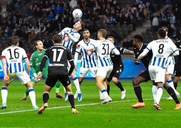Fussball 2. Bundesliga, Hertha BSC - 1. FC Magdeburg 16.02.2024, xdanx, Fussball 2. Bundesliga, Hertha BSC - 1. FC Magdeburg, v.l. Jonjoe Kenny (Hertha BSC 16),Dominik Reimann (1. FC Magdeburg 1),Linus Gechter (Hertha BSC 44),Alexander Nollenberger (1. FC Magdeburg 17),Aymen Barkok (Hertha BSC 18),Marton Dardai (Hertha BSC 31),Zweikampf, Duell, Kampf, tackle (DFL DFB REGULATIONS PROHIBIT ANY USE OF PHOTOGRAPHS as IMAGE SEQUENCES and or QUASI-VIDEO) Foto: Daniel Lakomski Mix1 Berlin Olympiastadion Berlin Berlin Deutschland (DE)