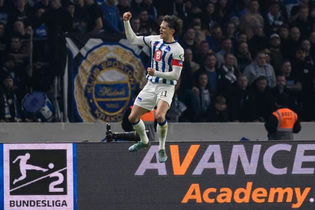 Fabian Reese (Hertha BSC, 11), bejubelt sein Tor, springt vor Freude in die Luft, Hertha BSC - 1. FC Magdeburg, 2. Bundesliga, Fussball, DFB, Spielzeit 2023 2024, 22. Spieltag, Olympia - Stadion Berlin, DFB DFL REGULATIONS PROHIBIT ANY USE OF PHOTOGRAPHS AS IMAGE SEQUENCES AND OR QUASI-VIDEO, 16.02. 2024, Foto: HMB Media Uwe Koch