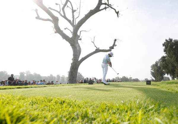 February 16, 2024 Max Homa hits a shot during the second round of the Genesis Invitational at Riviera Country Club in Pacific Palisades, CA. CSM Pacific Palisades United States of America - ZUMAc04_ 20240216_zma_c04_119 Copyright: xCharlesxBausx