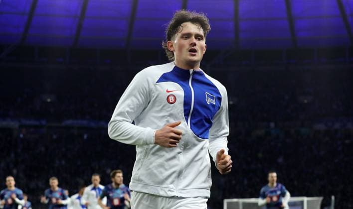 Fabian Reese nach dem Erwärmen Aktion Oberkörper Fußball Fussball DFL 2.Bundesliga Herren 22.Spieltag Saison 2023 2024 16.02.2024 Hertha BSC Berlin vs. 1.FC Magdeburg FCM DFL regulations prohibit any use of photographs as image sequences and or quasi-video