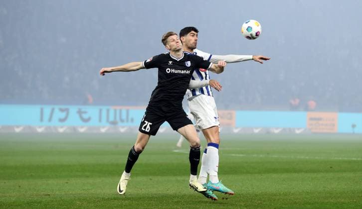 Luca Schuler, Andreas Bouchalakis Zweikampf Spielszene Aktion Fußball Fussball DFL 2.Bundesliga Herren 22.Spieltag Saison 2023 2024 16.02.2024 Hertha BSC Berlin vs. 1.FC Magdeburg FCM DFL regulations prohibit any use of photographs as image sequences and or quasi-video