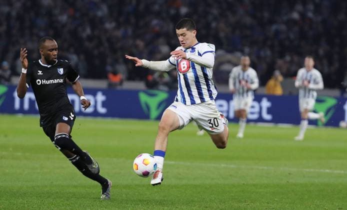 Silas Gnaka, Ibrahim Maza Zweikampf Spielszene Aktion Fußball Fussball DFL 2.Bundesliga Herren 22.Spieltag Saison 2023 2024 16.02.2024 Hertha BSC Berlin vs. 1.FC Magdeburg FCM DFL regulations prohibit any use of photographs as image sequences and or quasi-video
