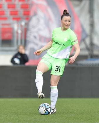 17.02.2024 - Fussball - Saison 2023 2024 - 1. Frauen - Fussball - Bundesliga - 14. Spieltag: 1. FC Nürnberg FCN ( Club ) - VfL Wolfsburg - Sportfoto Zink DaMa - xdaxmax - Marina Hegering (31, VfL Wolfsburg ) - Freisteller Einzelbild