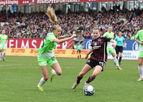 17.02.2024 - Fussball - Saison 2023 2024 - 1. Frauen - Fussball - Bundesliga - 14. Spieltag: 1. FC Nürnberg FCN ( Club ) - VfL Wolfsburg - Sportfoto Zink DaMa - xdaxmax - Vivien Endemann (25, VfL Wolfsburg ) Nastassja Lein (24, 1. FC Nürnberg FCN )